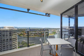 Central and Scenic Riverside Retreat at Surfers